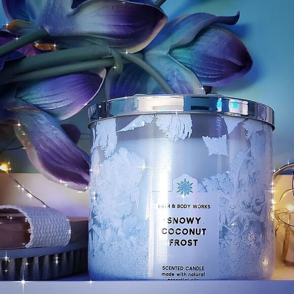 Snowy Coconut Frost Candle from Bath and Body Works - Picture 2 of 6